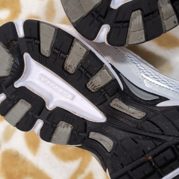 SAUCONY Unisex White Mesh Sneakers - Picture 6 of 10